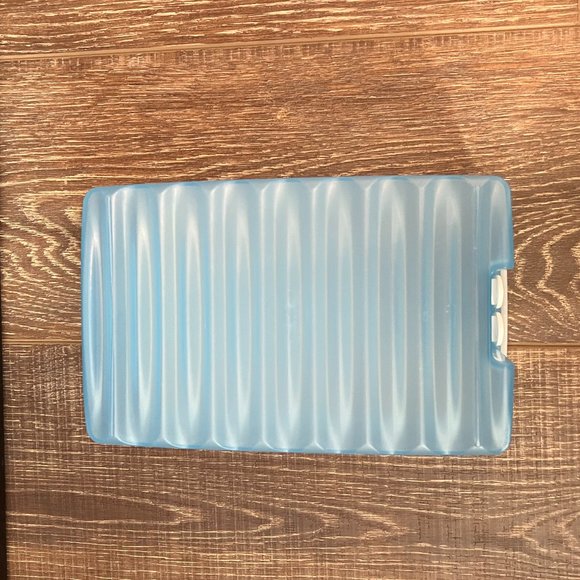 Tupperware Fridgesmart Medium Blue Vented Container - Picture 11 of 12